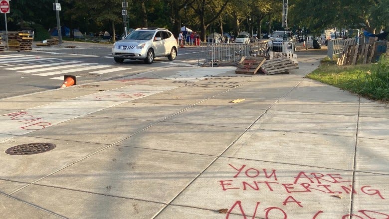A car passing through 22nd Street and Ben Franklin Parkway