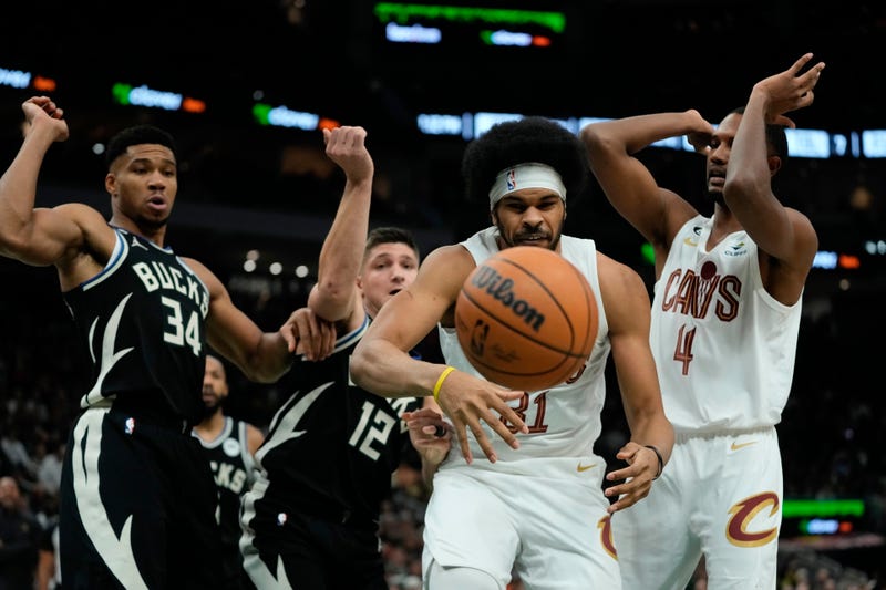 Cavaliers Bucks Basketball