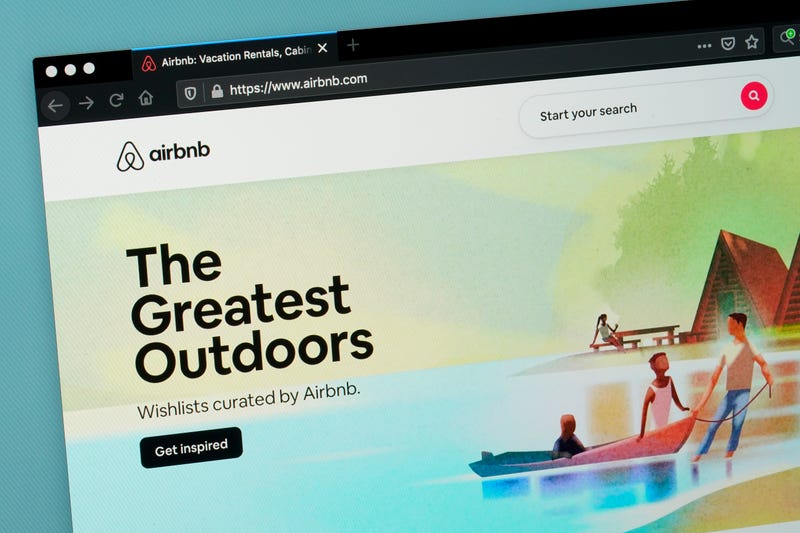 Earns Airbnb