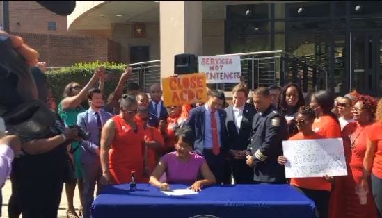 Mayor Keisha Lance Bottoms signs legislation to close the Atlanta jail