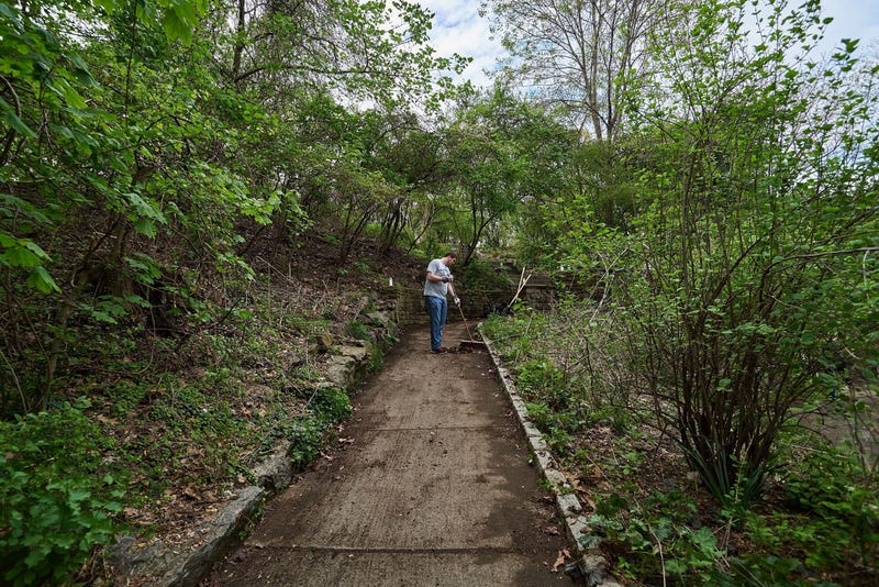 A volunteer takes part in the Fairmount Park Conservancy's Love Your Park Solo campaign.