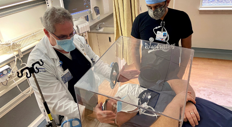 Intubation box