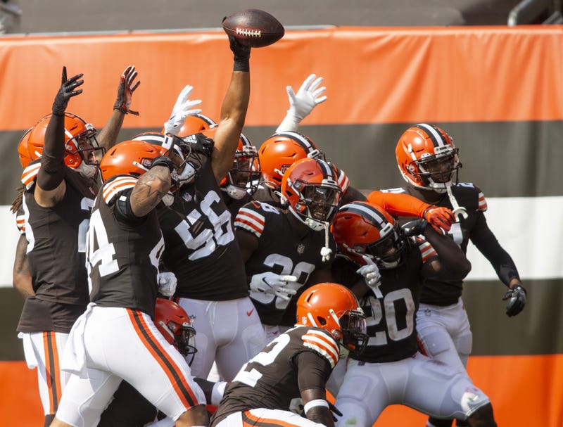 Cleveland Browns outside linebacker Malcolm Smith and teammates celebrate his interception against the Washington Football Team during the second quarter at FirstEnergy Stadium.