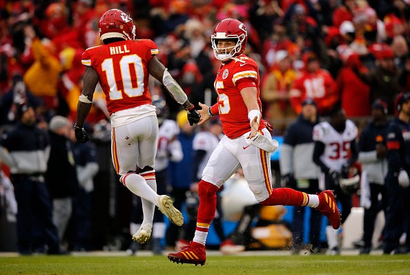 Chiefs QB Patrick Mahomes celebrates a TD pass with Tyreek Hill.