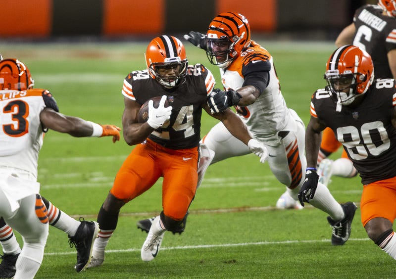 Cleveland Browns running back Nick Chubb runs the ball past Cincinnati Bengals defensive end Carlos Dunlap during the first quarter at FirstEnergy Stadium.