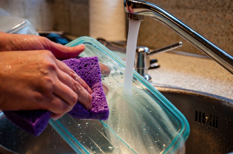 Cleaning_Tupperware