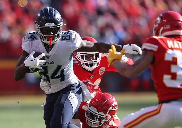 Titans WR Corey Davis escapes a tackle