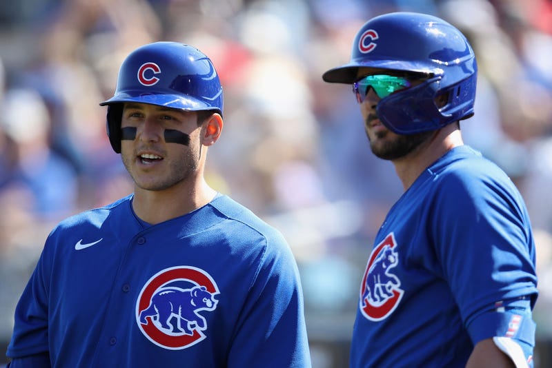 Anthony Rizzo and Kris Bryant chat during a game.
