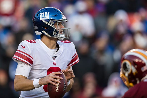 Giants QB Daniel Jones eyes a receiver down field.