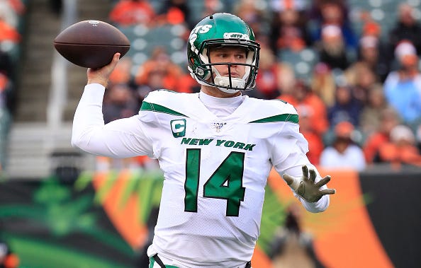 Sam Darnold fires away as the Jets play the Bengals.