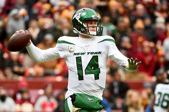 Jets QB Sam Darnold looks for an open receiver.