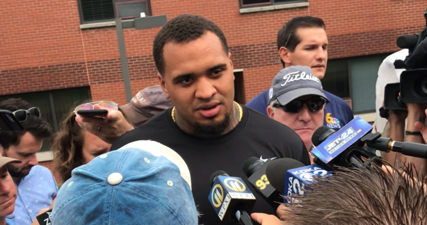 Pouncey w reporters