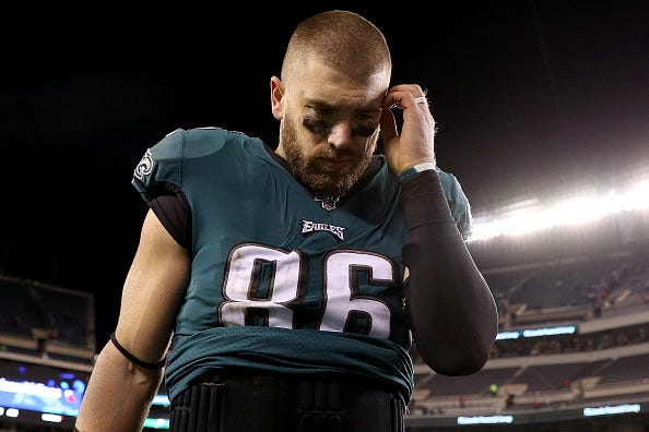 Zach Ertz walks off the field after an Eagles loss.