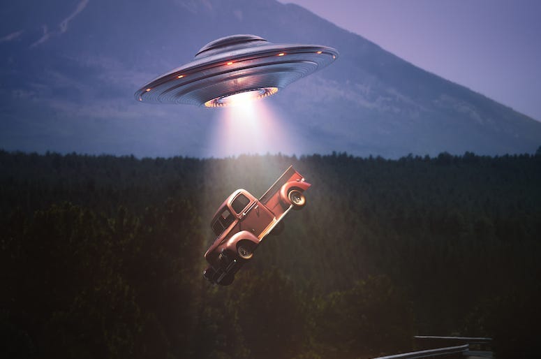 UFO, Alien, Spaceship, Truck, Desert, Abduction