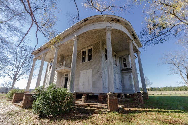 Abandoned Plantation Home, Mansion, Field