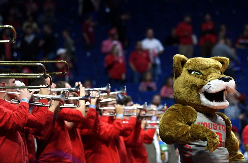 Houston Cougars mascot and cheerleaders