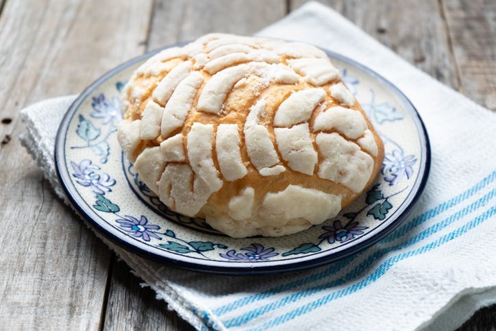 Mexican sweet bread: Vanilla "concha"
