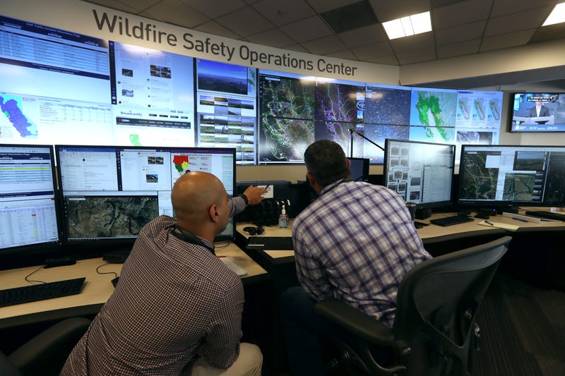 nalysts at the Pacific Gas and Electric (PG&E) Wildfire Safety Operations Center monitor a wildfire on August 05, 2019 in San Francisco, California.