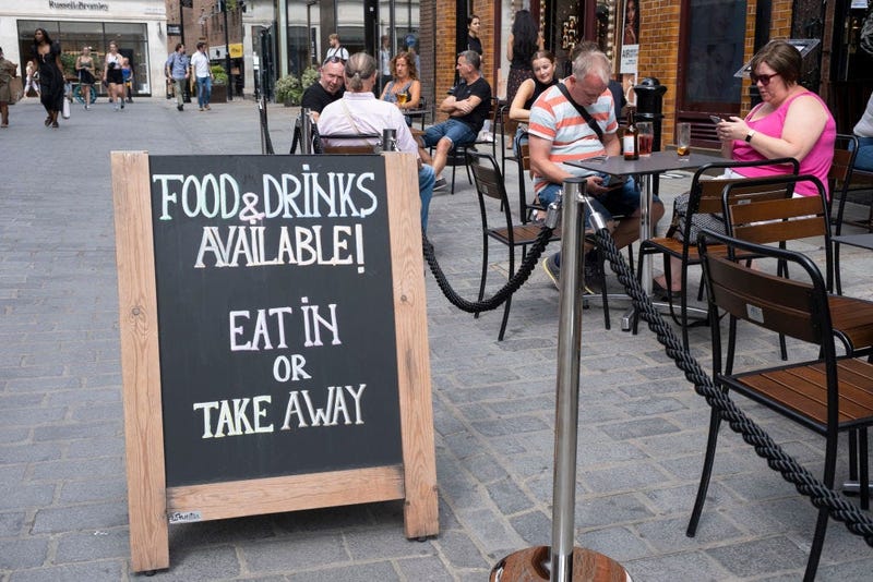 Outdoor restaurant dining