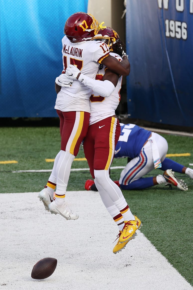 Cam Sims y Terry McLaurin del Washington Football Team