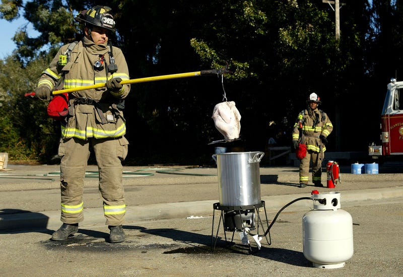 Firefighter demonstrates deep-frying turkey