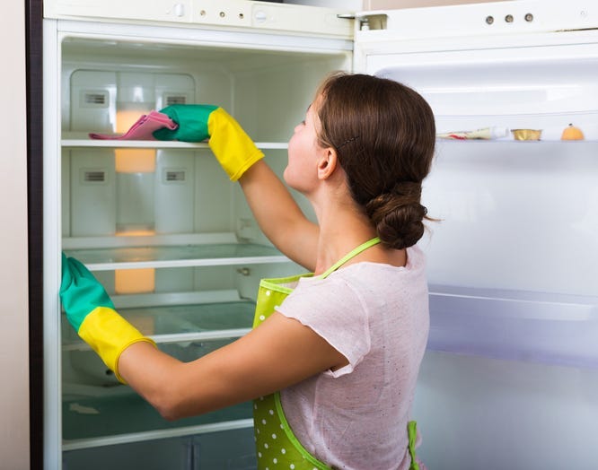 cleaning refrigerator