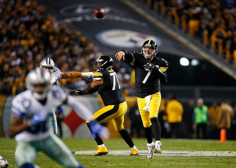 en Roethlisberger #7 of the Pittsburgh Steelers throws a pass in the second quarter during the game against the Dallas Cowboys at Heinz Field on November 13, 2016 in Pittsburgh, Pennsylvania.
