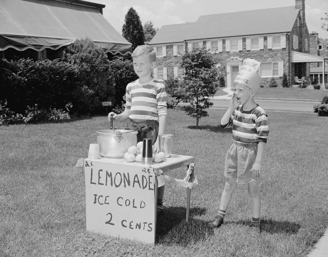 Ice Cold Lemonade Stand