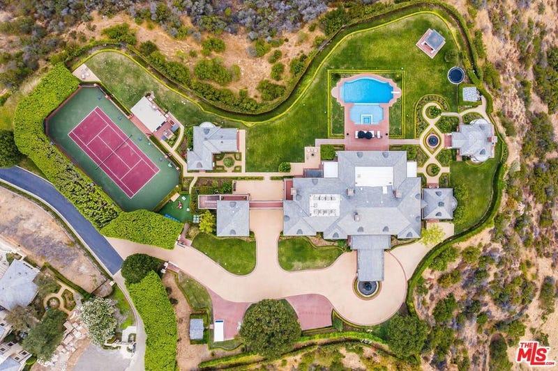 Aerial shot of the property owned by Wayne Gretzky in Thousand Oaks, CA