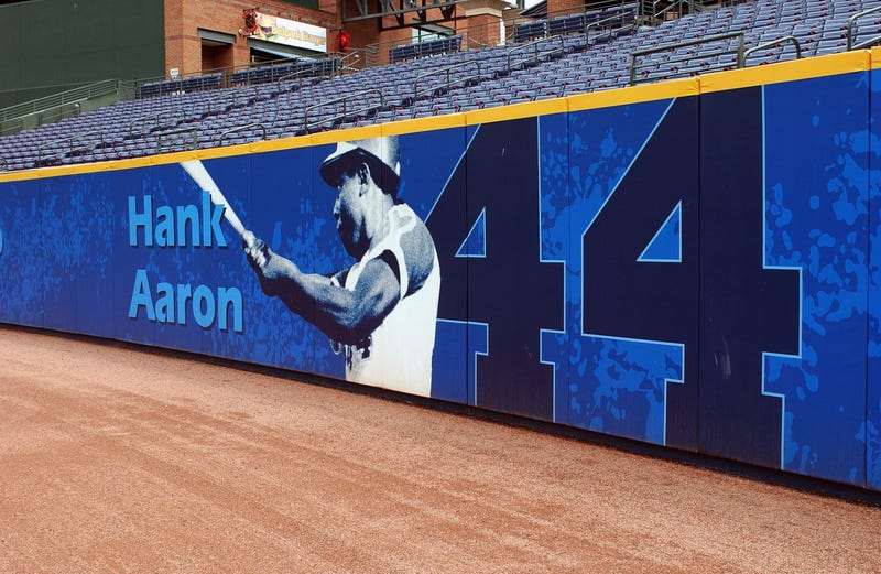 Hank-Aaron-GettyImages-51145853.jpg