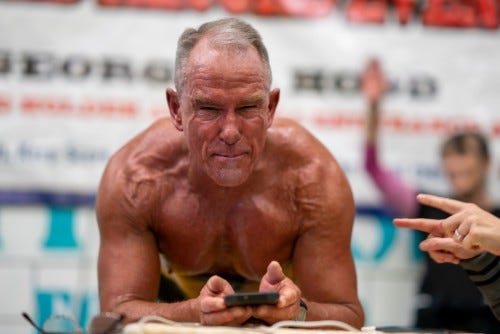 Marine veteran George Hood breaks world record for planking