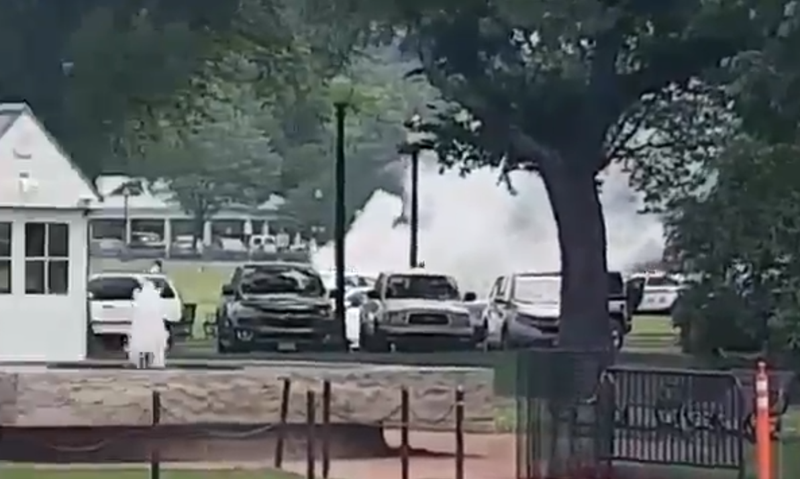 Man sets self on fire near White House
