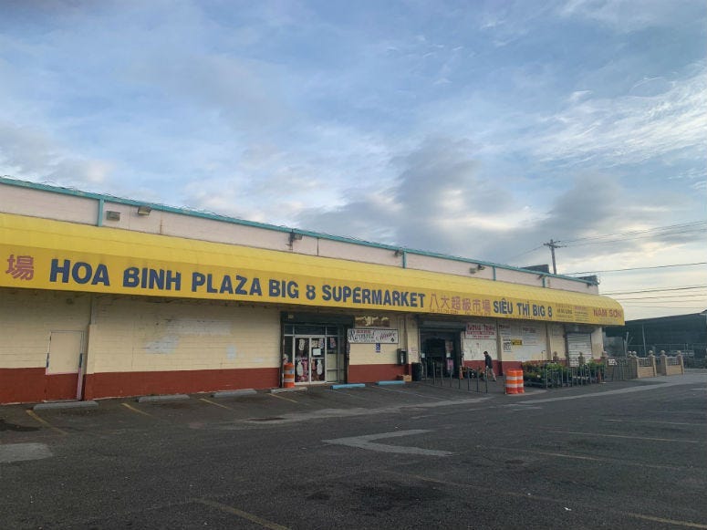 Hoa Binh Plaza.