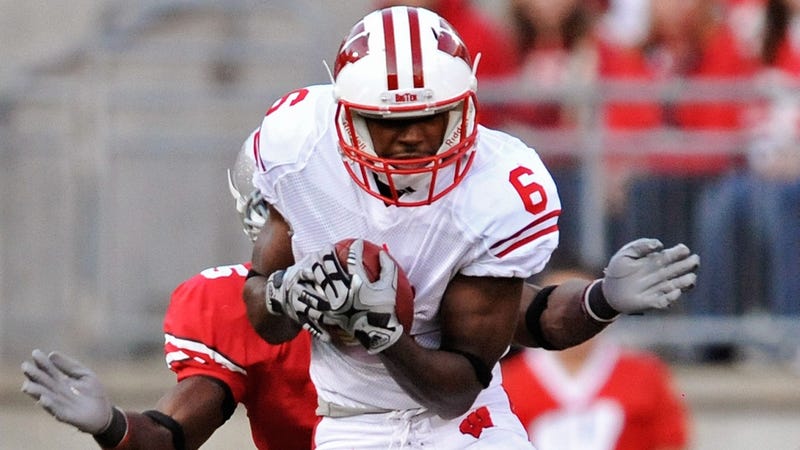 Isaac Anderson catches a ball for the Wisconsin Badgers