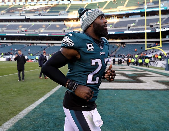 Malcolm Jenkins jogs off the field with the Eagles.