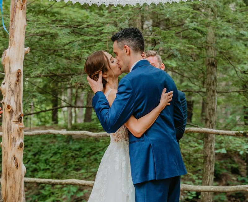 Jonah Wedding Kissing