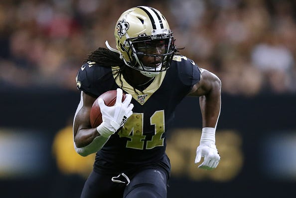 Alvin Kamara rushes for a gain against the Bucs.