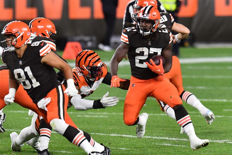 Cleveland Browns running back Kareem Hunt runs with the ball during the second half against the Cincinnati Bengals at FirstEnergy Stadium