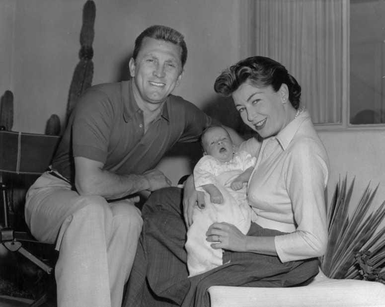 circa 1963: The actor Kirk Douglas with his wife Anne Buydens and their son Peter Vincent Douglas