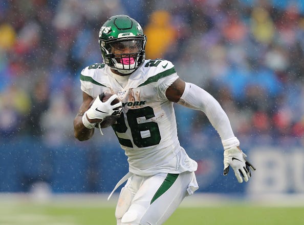 Le'Veon Bell eyes his next move during a game with the Jets.