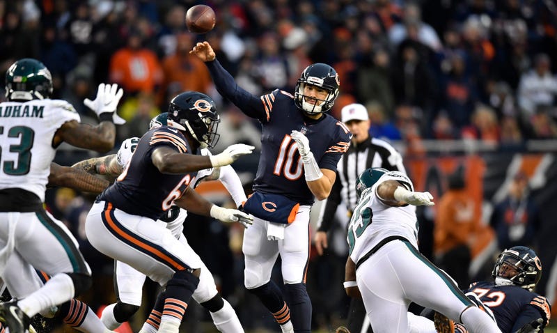 Bears quarterback Mitchell Trubisky (10) throws a pass against the Eagles.