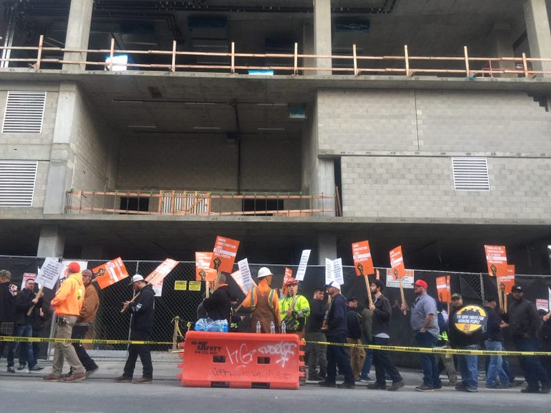 Construction workers protest in Oakland
