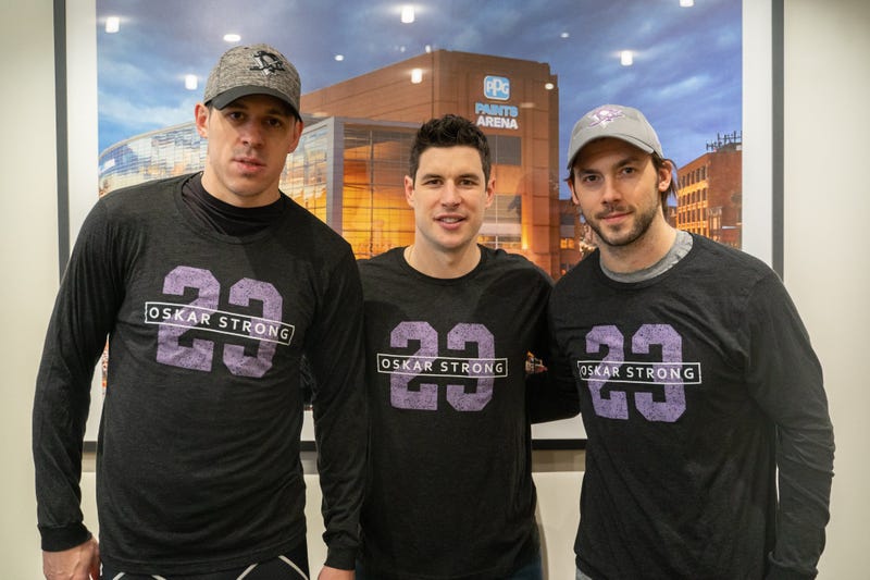 Penguins players wearing #OskarStrong shirts