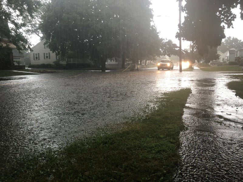 Rain floods streets in Medina