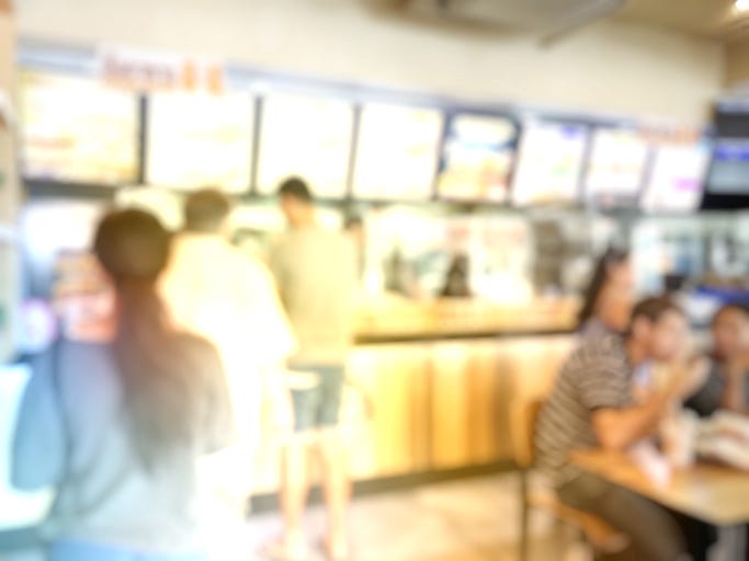 Indoor dining returns to Chicago