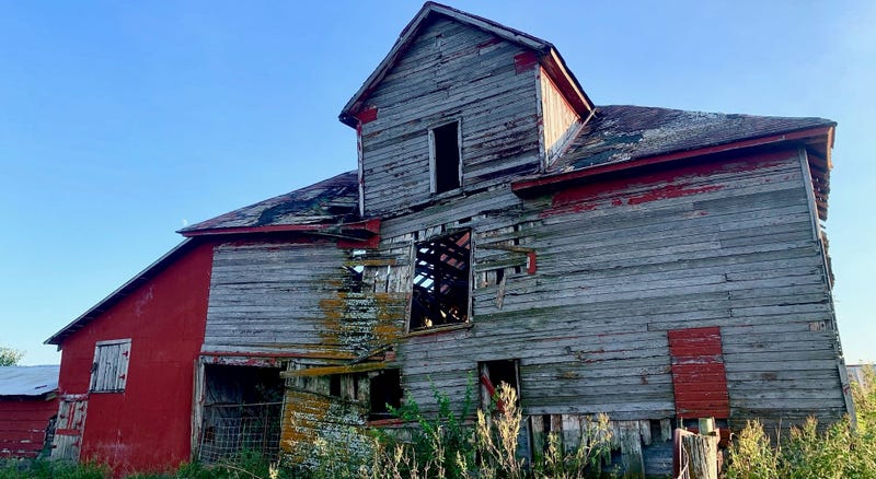 Exterior of the Ryan barn in Lansing KS, before demolition