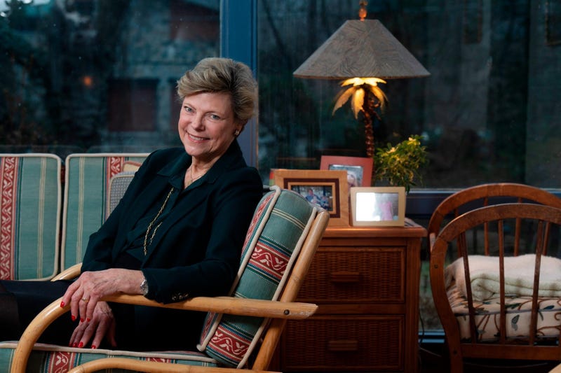 Veteran journalist Cokie Roberts, winner of three Emmys and a legend and trailblazer in broadcasting, has died at the age of 75, ABC News announced.