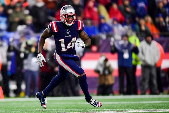 Mohamed Sanu runs a route in his first game with Patriots.