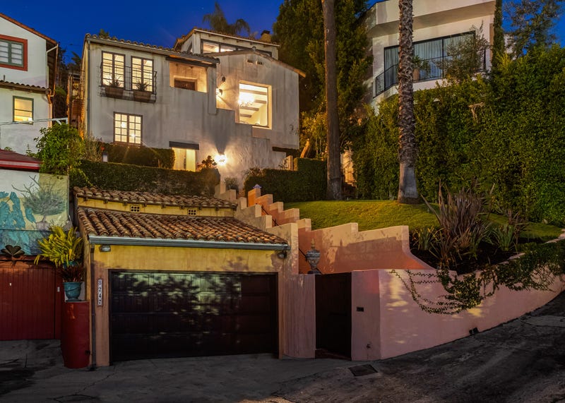'Breaking Bad' Star Aaron Paul Sells $2.2 Million L.A. Home, Reportedly Once Owned By Brad Pitt