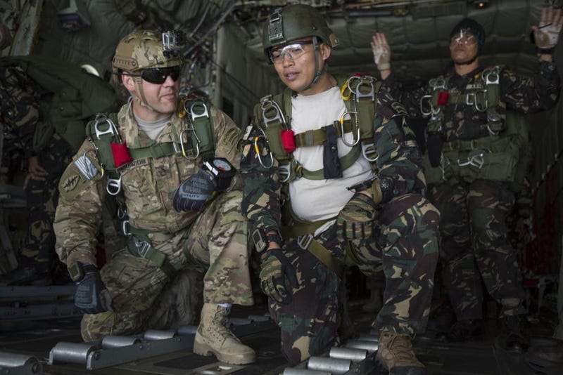 Special Forces trains Philippine Special Forces